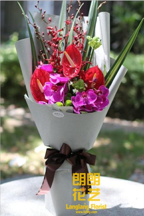 给公司大领导送什么礼好,送公司女领导什么花比较好