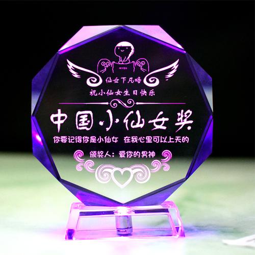 送女孩子什么纪念品好,送女生什么纪念品