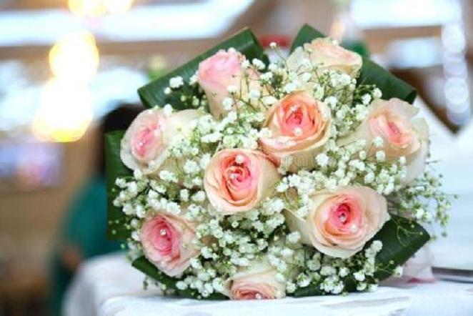 闺蜜订婚送什么花好,送闺蜜订婚祝福的话