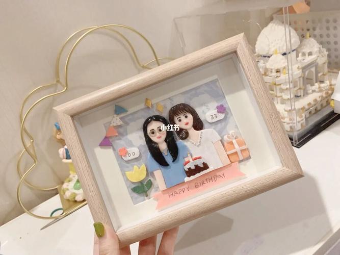 送闺蜜礼物画框应该写些啥，，送给闺蜜的蛋糕上写什么好？