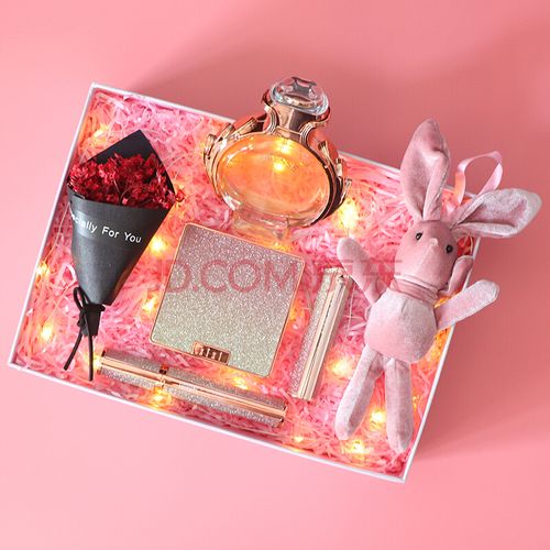 送闺蜜化妆品还是香水好点,送闺蜜化妆品还是香水好点呢,送闺蜜礼物耳环香水口红什么比较好?