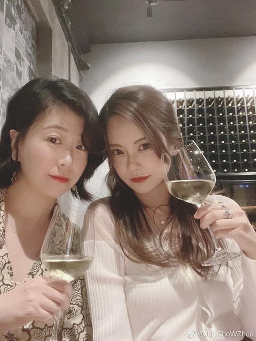 送喝酒闺蜜的生日礼物推荐,,和几个闺蜜一起喝酒的句子?