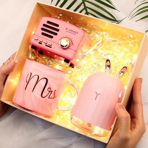 给女闺蜜18岁生日礼品,给女闺蜜18岁生日礼品送什么好,送闺蜜什么生日礼物好,她18岁成人礼物要特殊有纪念意义?
