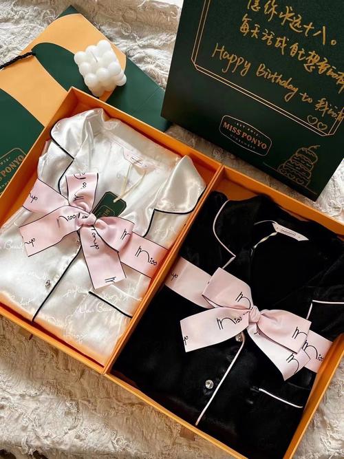 送闺蜜的生日礼物女生惊喜实用,送闺蜜生日礼物送什么好女生,姐妹礼物惊喜创意仪式感文案?