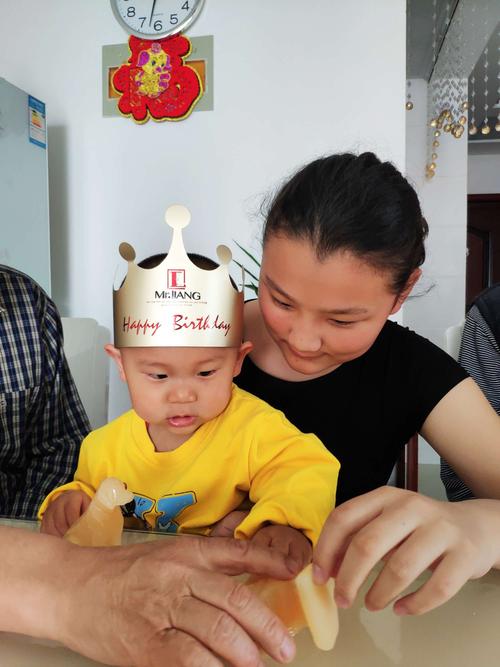 送礼物给小孩子，送礼物给小孩子送什么好，宝宝第一个生日，爷爷奶奶、姥姥姥爷都送些什么，给多少钱合适？