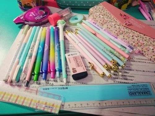 送一支笔给女孩子,送一支笔给女孩子什么意思,女生送男生笔是什么意思?