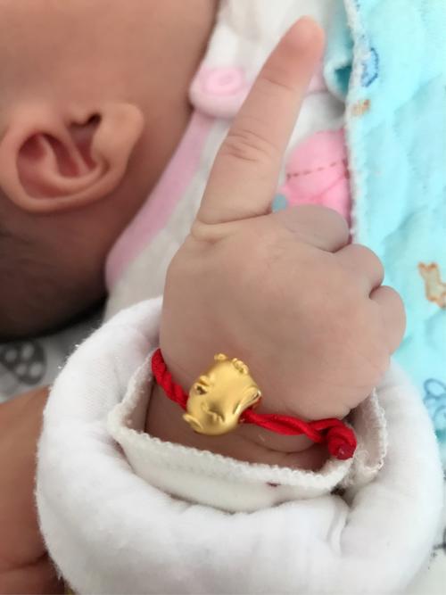 送小孩子的小礼品,,刚出生的婴儿,作为舅妈舅舅应该送什么?
