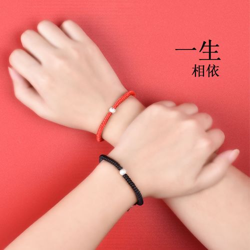 女孩子送男孩子红绳,女孩子送男孩子红绳代表什么,女生送男生手上挂的红绳的含义是什么?