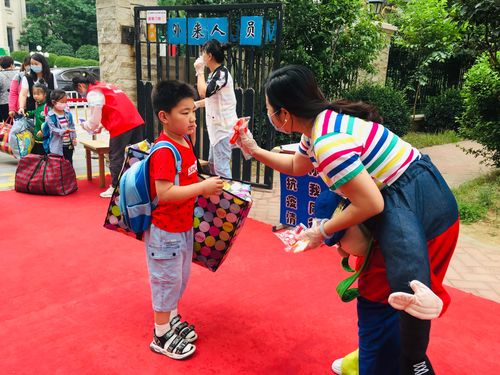 孩子入园送礼,孩子入园送礼怎样送,幼儿园送礼是刚入园还是过几天?