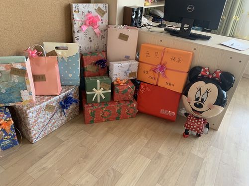 孩子入园送礼,孩子入园送礼怎样送,幼儿园送礼是刚入园还是过几天?