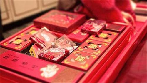 生孩子给谁送礼,,生了小孩随礼叫什么?