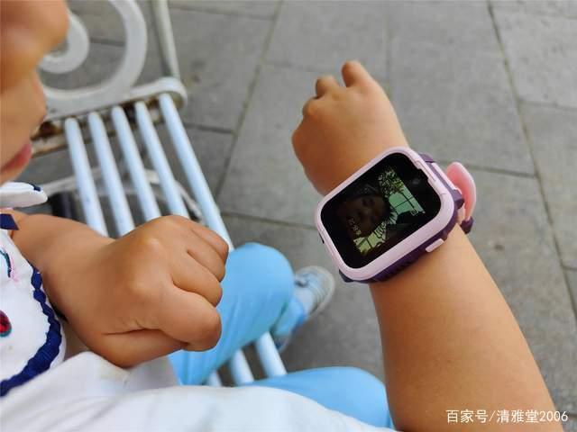 给领导孩子送手表,领导孩子送手表还是手机,送女领导必备的10件产品?
