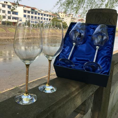 女孩子送我红酒杯,,女孩子送我红酒杯