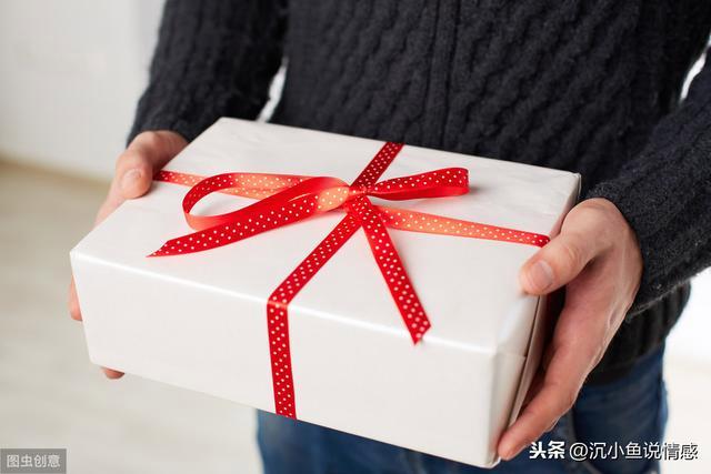 男孩子渴望的礼物，，一般朋友当一个男生问你要什么礼物时你么样回答？