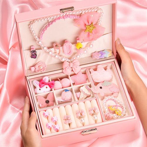 孩子过生日送八件,,女生生日,多送几件礼物好不好啊?