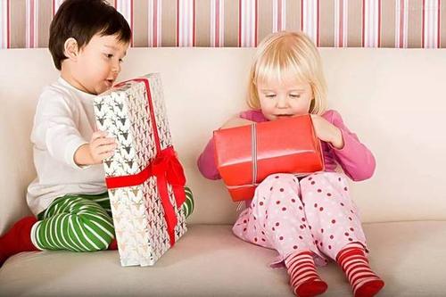 送领导小孩子礼物，送领导小孩子礼物怎么说，领导生孩子送礼物的正确方式？
