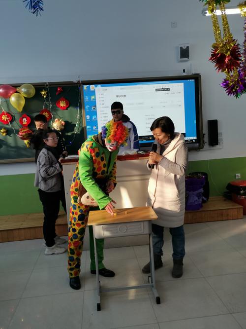 过年孩子学校送的礼物,,住校大学生元旦晚会送学生什么好?
