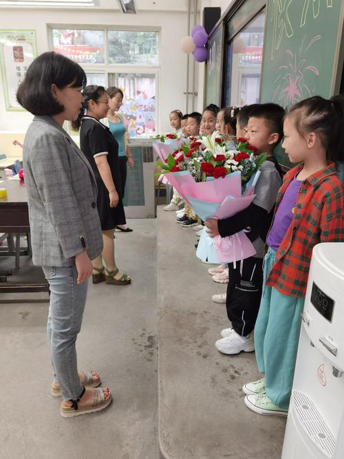 老师婚礼孩子送礼物,老师婚礼孩子送礼物怎么感谢,儿子刚上一年级,教师节班主任是男老师该送什么礼物适合?