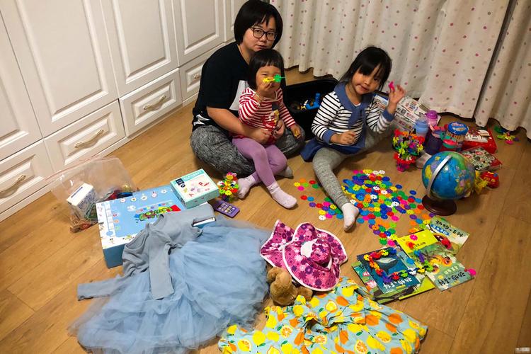 孩子给我买生日礼物,孩子给我买生日礼物,我能拒绝吗,给朋友的儿子买件衣服她非要拿钱给我我该怎么委婉的拒绝她?