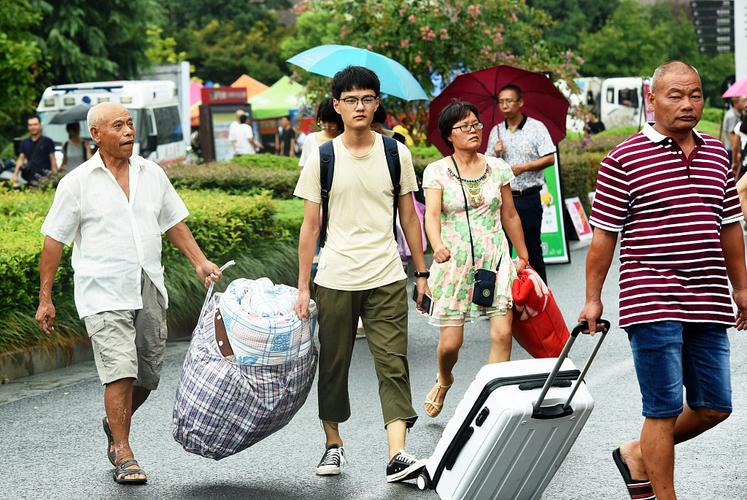 孩子上大学送点啥,孩子上大学送什么,给上大学的孩子送什么书?