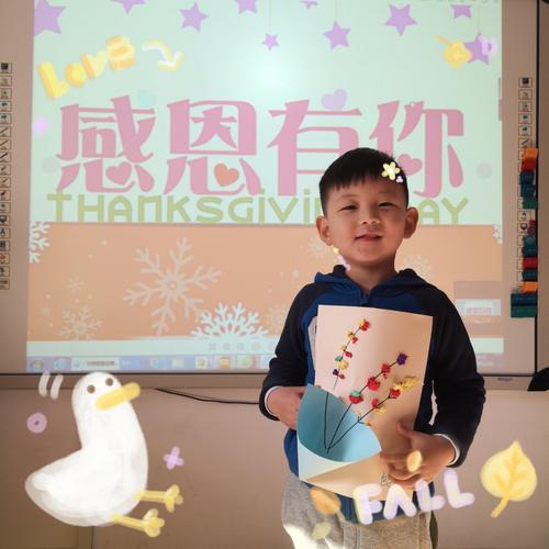 感恩节孩子送大人礼物,,幼儿园感恩节小朋友互赠礼物通知?