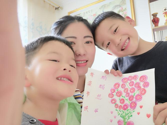孩子送母亲节礼物好,孩子送母亲节礼物好吗,母亲节送什么礼物更合适?