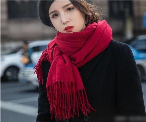 冬天送围巾给女孩子,,送女朋友围巾的温暖情话?