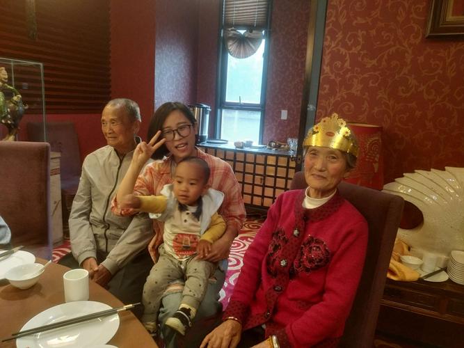 送给孩子的生日礼物手足,,太奶奶送重孙什么对身体好一?