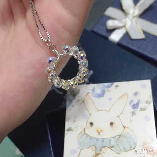 女孩子收了送的项链,女孩子收了送的项链怎么感谢,女生收下我送的项链对我有意思吗?