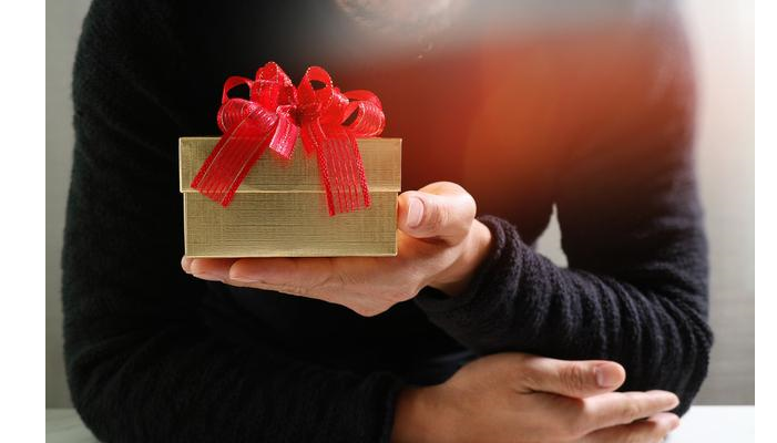 孩子要买礼物给小伙伴,,求人办事礼品如何选择?