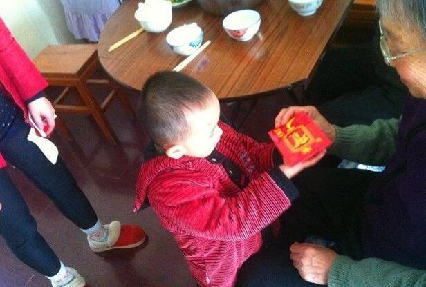 小孩子过生日需要送礼吗,,外孙过生日外公外婆要送红包吗?
