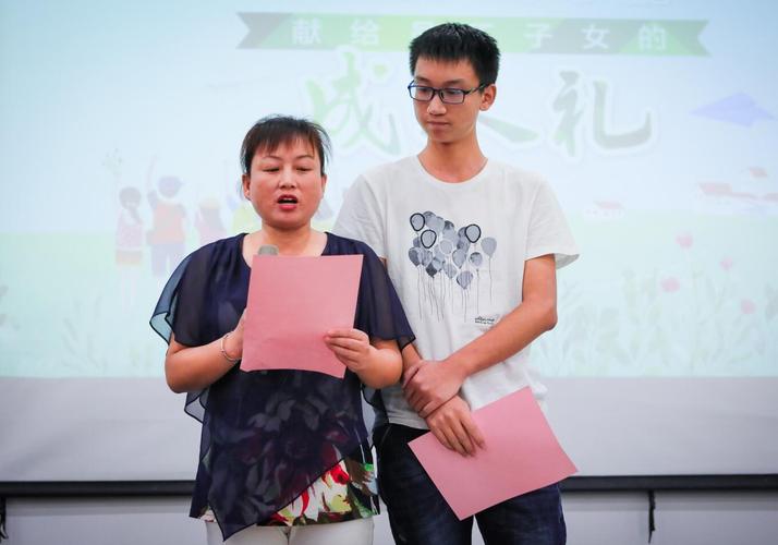 孩子成人礼家长送啥礼物，孩子成人礼家长送礼物一个还是多个好，女孩儿成人礼父母送什么合适？