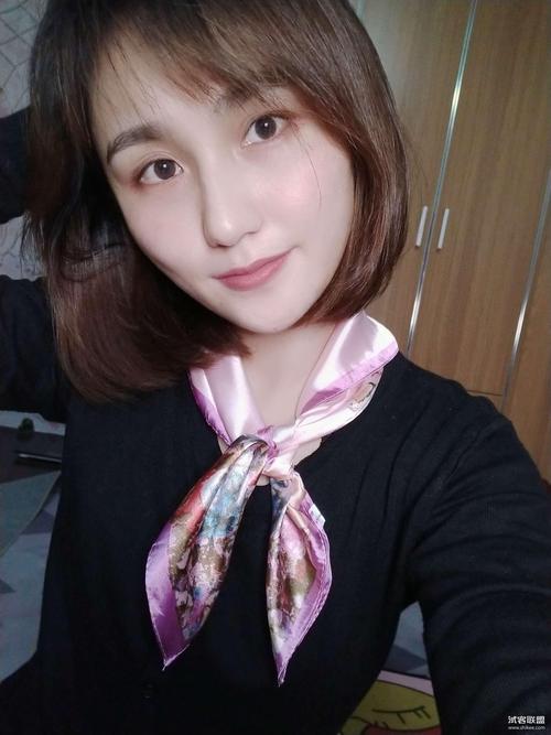 送女孩子丝巾好不好,送女孩子丝巾好不好呢,男人送女人丝巾代表什么呀?