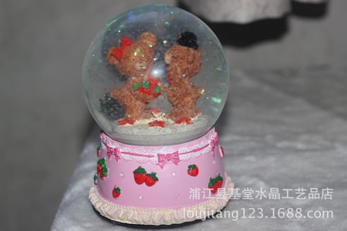 喜欢打女孩子生日礼物,,为什么送女生礼物不能送水晶球?