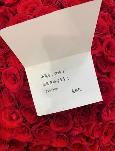 女孩子过生送啥礼物，，我有个妹妹怀孕快三个月了，我想送她礼物，是知送点什么？