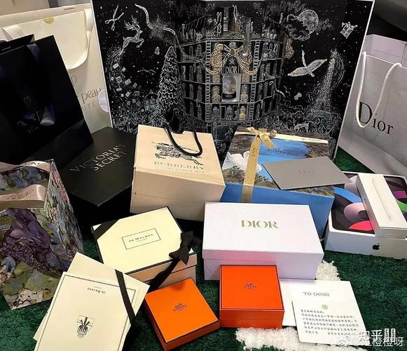 怎样送女孩子奢侈品,怎样送女孩子奢侈品礼物,5000-6000送给女生的礼物?
