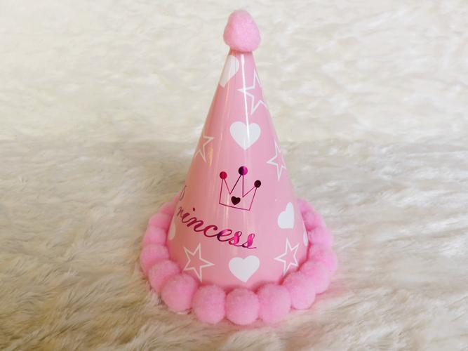 送女孩子生日礼物帽子,,送人礼物能不能送帽子?
