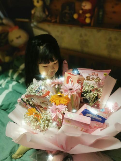 给生完孩子的姐姐送礼物，，姐姐生小孩当舅舅的要给什么？
