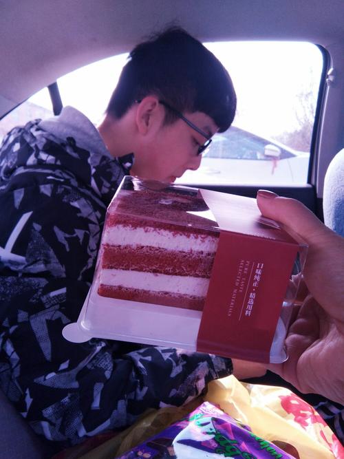 给15岁孩子买啥生日礼物，，15周岁生日重要嘛？该不该过，如果过，怎么样才能过得有意义。送自己什么礼物，求给点建议？