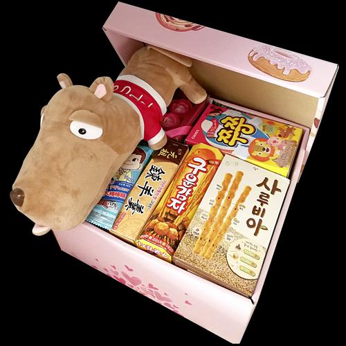 给女孩子买零食礼包,,零食大礼包适合平安夜送女孩子吗?