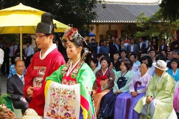 韩国人会给孩子见面礼吗,韩国过年给孩子红包吗,为什么日本人很有礼貌,和别人见面时总喜欢鞠躬?