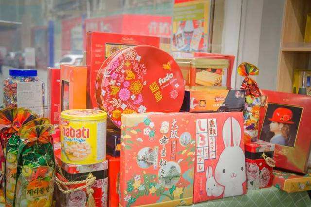 在哪给小孩子买过年礼物，在哪给小孩子买过年礼物好，过年送老师什么年货好？