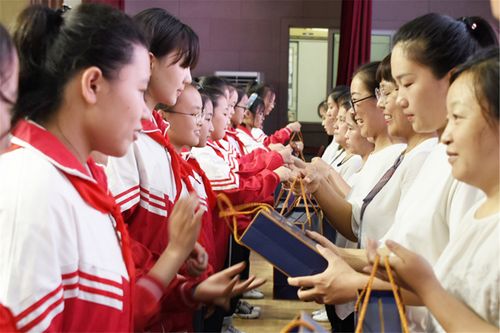 孩子毕业典礼需要送礼物吗,孩子毕业典礼需要送礼物吗知乎,六年级小孩毕业男生送什么礼物?
