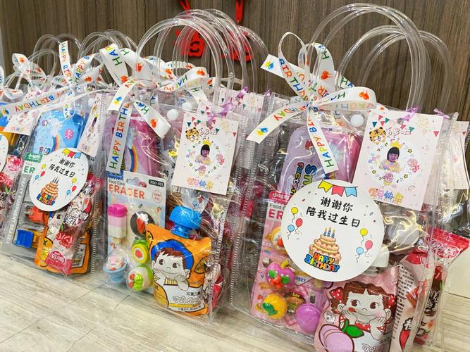 小孩子生日能晚上送礼物吗，小孩子生日可以晚上过吗，还在上高中的女孩过生日该送什么礼物呢？