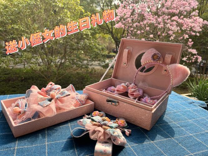 16女孩子过生日送啥好,女孩子过生日送啥好呢,我侄女十六岁生日,我想送一套书给她,什么书比较适合十六岁的女生?