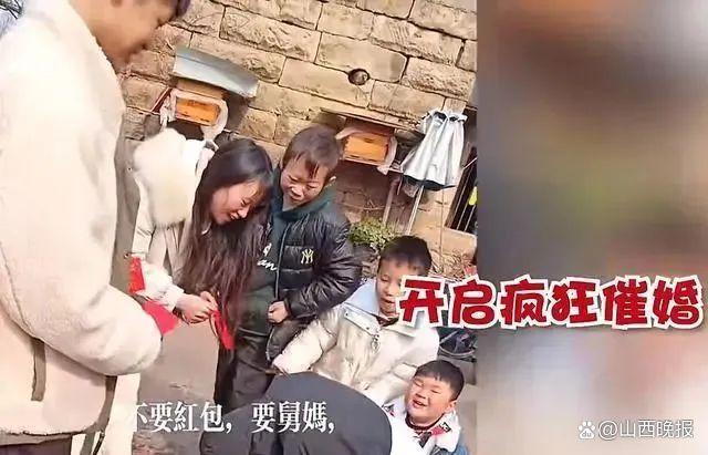 姐姐的小孩子要礼物该给吗，，妹妹生了个小孩，舅舅要不要送红包？