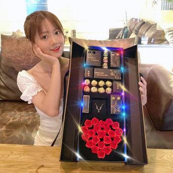 多送女孩子礼物她会感动吗，多送女孩子礼物她会感动吗为什么，一直给女生送礼物女生会答应在一起吗？