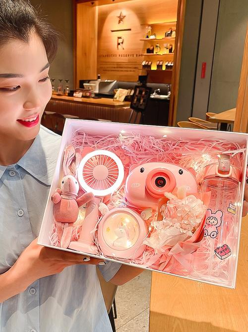 一百天纪念日礼物送女孩子,100天纪念日礼物送女生,和女朋友在一起100天了,送什么礼物好呢?