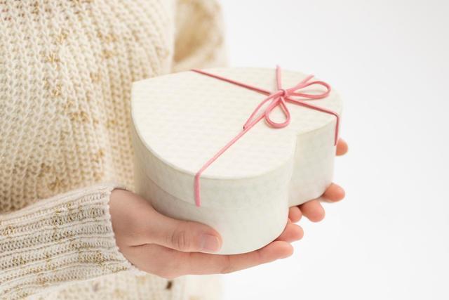 女孩子找自己要生日礼物好,,索要礼物的女人是什么心理?