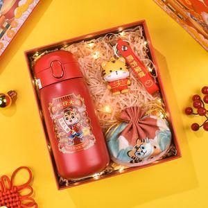 送男小孩子的新年礼物，，21岁小伙子过年送什么礼物好？